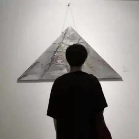  高冷情侣头像背影一男一女我是最幸福的