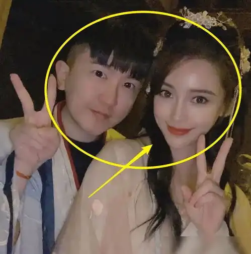  baby内涵黄晓明,网友扒出二人晚会细节,夫妻真实关系如何很显然