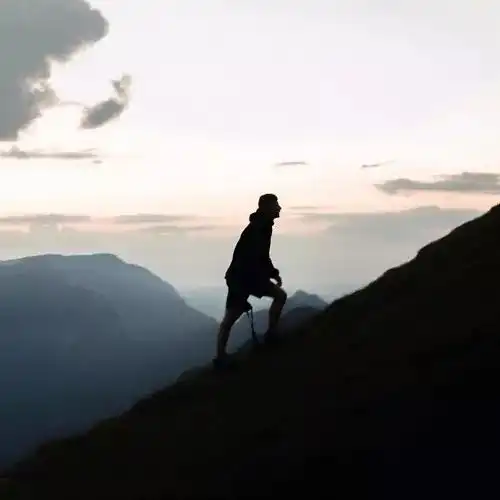  男人适合的成熟稳重微信头像图片