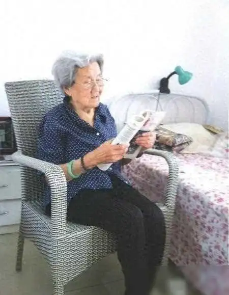  我有两儿一女,生病住院后才懂,只出钱不出力的子女是真的聪明