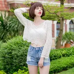  百搭不挑人蕾丝衫凸显俏皮甜美淑女范