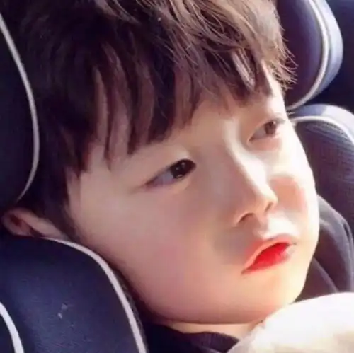  有没有可爱的小孩子的情侣头像