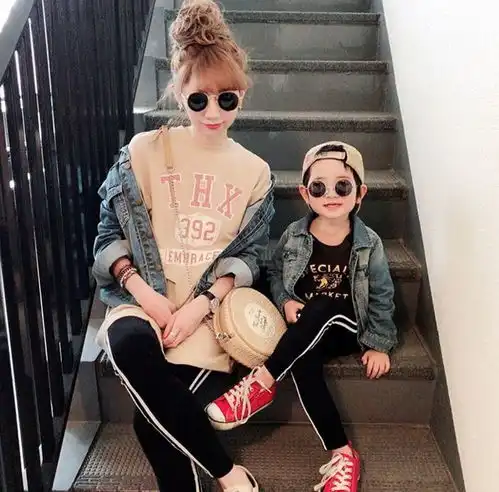  日本一妈妈和儿子的亲子穿搭走红网络,这亲子装可以说很厉害了