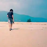  在海边的男生头像,男生在海边的qq头像精选