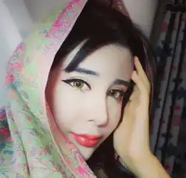  15岁清纯少女变炫富蛇精自曝整容前后过程照