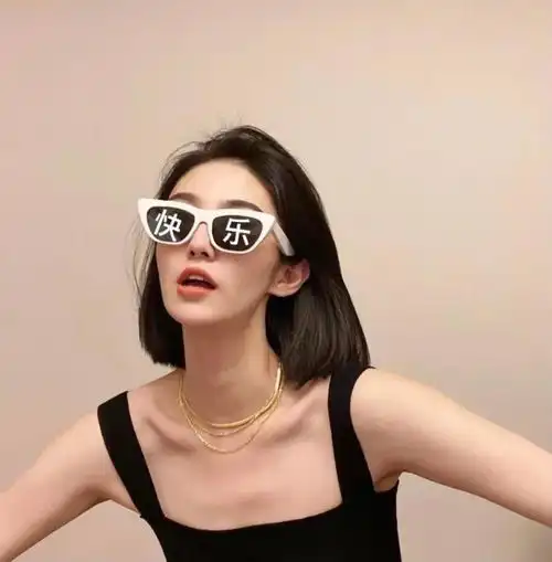 好看的女士戴口罩头像奥