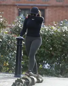  真人秀女星捂脸见人信誓旦旦要减肥,发福素颜样子丑