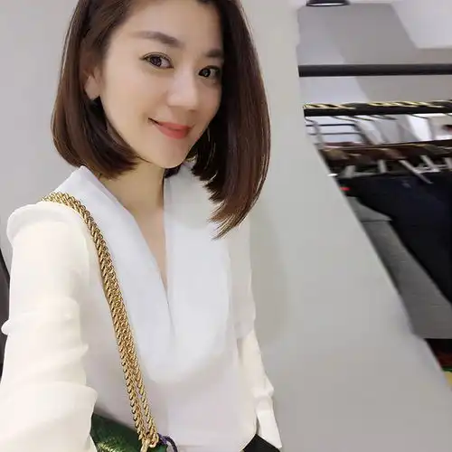  真没想到,欧洲款女装如此高档洋气这个小个子姐姐穿,侧影都美翻了