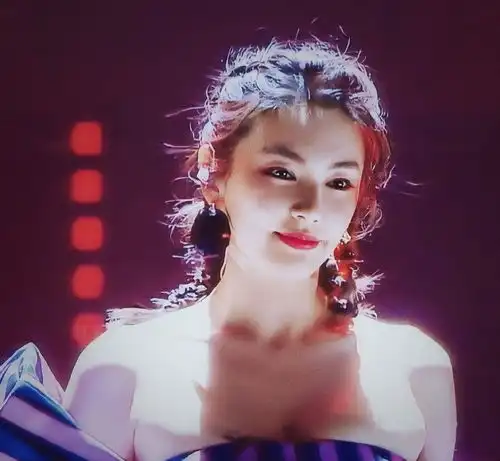  宁静架势如选妃,张萌立马扩人脉,来看姐姐们节目中的小九九