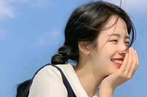 女生头像ins质感干净学