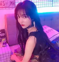  抖音女装大佬艾比,男装被曝光,网友还是女装吧