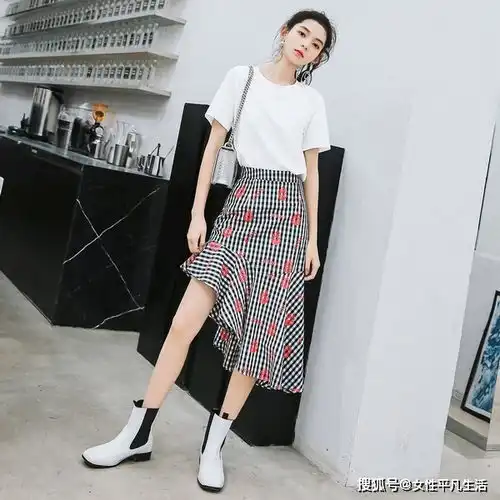  萱客女装搭配小众色格纹抽褶真丝连衣裙