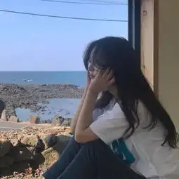  好看的小清新萌女生微信头像2018别以为笑得大声就是真的快乐