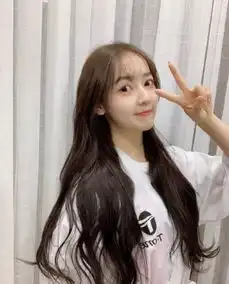  吴亦凡发福后更接地气,女友也变得简单清纯,感觉我也可以