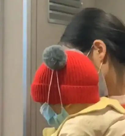  3岁以下的宝宝怎么戴口罩机智的妈妈自制儿童口罩,霸气