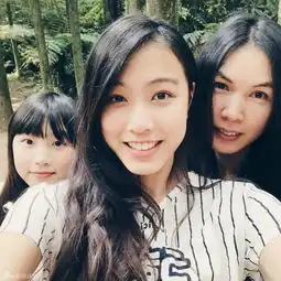  组图游鸿明16岁大女儿登杂志清新脱俗