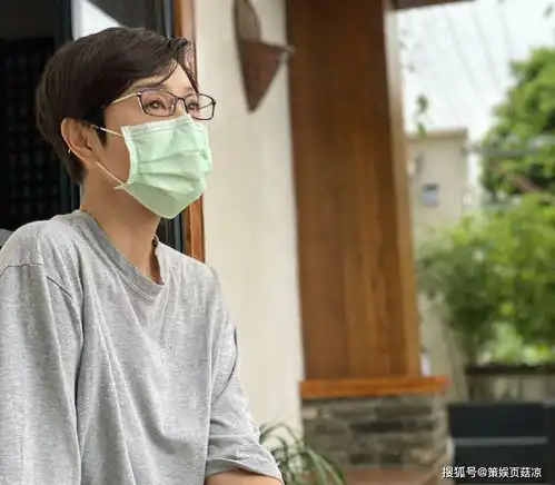 蔡少芬陈法蓉同游美景,自夸戴口罩也很美,闺蜜两人情路天差地别