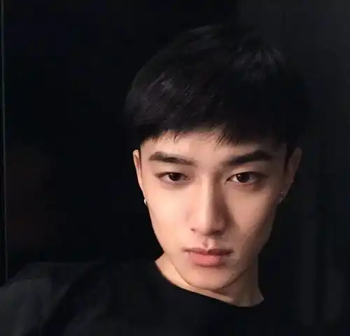  男生头像遇到你之后,所有的人都是路人甲