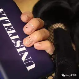  时装周惊现铁丝美甲
