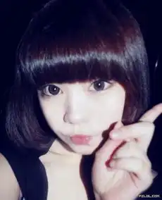  头发到肩头的圆脸女生适合梨花头么