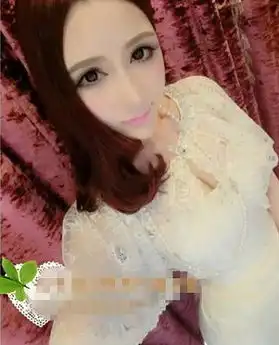  甜美白色连衣裙杂志
