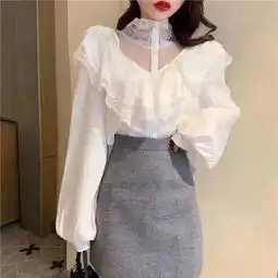  冬季蕾丝手绘红色圆领衬衫