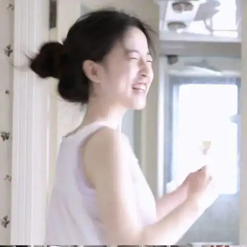  我有满怀欢喜,只除过世界太挤,头顶月,眼中你腾讯新闻