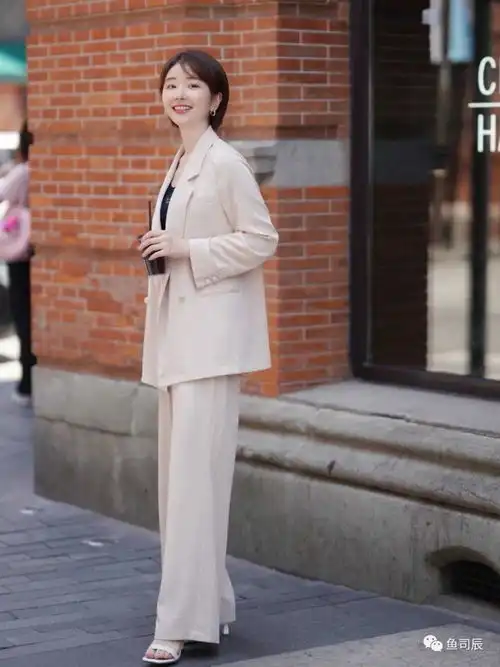  精致的女生从来不缺自信,高级优雅的30穿搭方法,时髦又简约