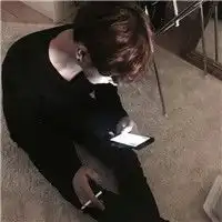  一个男人每当有心事的时候就会多抽上几根香烟