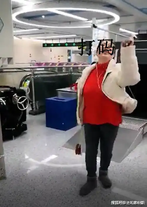  女子坐地铁不戴口罩,辱骂热心市民,网友搜出其职业可能是老师