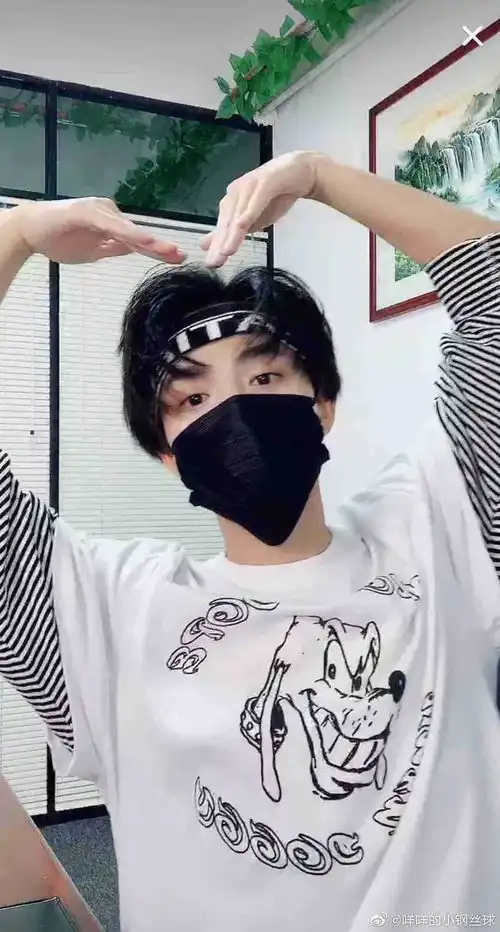  求助广大网友谁知道这个口罩小哥哥叫什么什么星座哪里人在抖音上看到