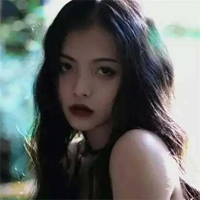  好看欧美女生头像,冷酷的眼神太有气质了
