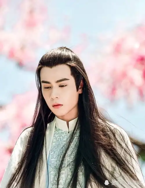  天官赐福选角上热搜,胡一天方直接否认,侯明昊方声明却耐人寻味