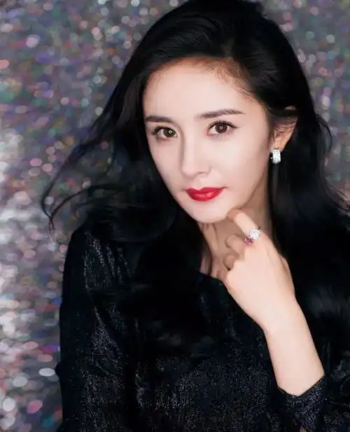  杨幂发际线问题她现在孕后头发变得如此浓密