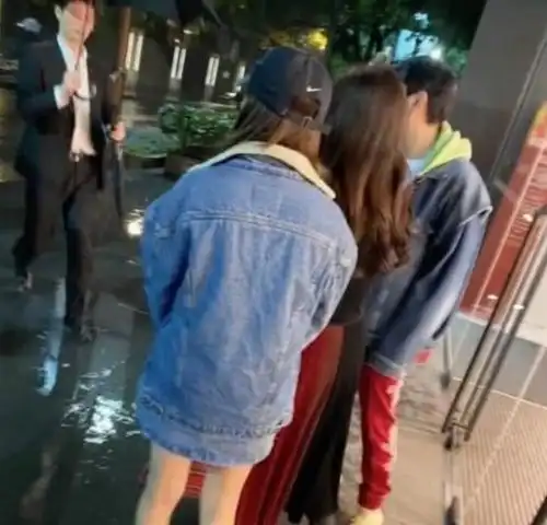 戴口罩头像女生手绘王思