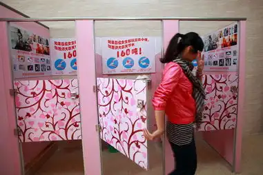 西安校园现女性站立式小便器
