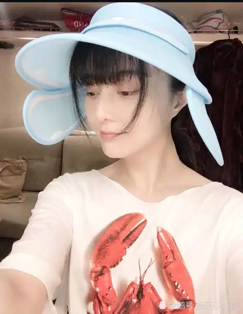  范冰冰深夜晒美照,戴口罩难掩好容颜