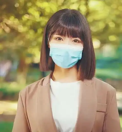  因身材走红,因神秘感圈粉,杭州郑女士摘下口罩示人,容貌引争议