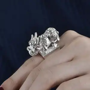  纯银貔貅戒指男士招财辟邪正确戴法与意义,左手还是右手价格如何
