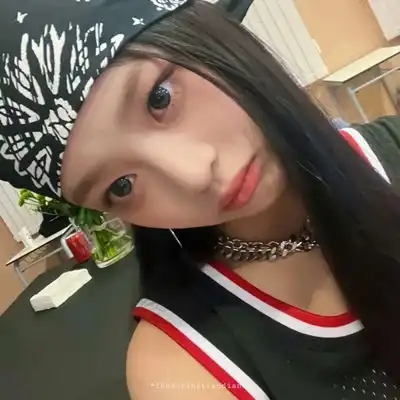  2023最新洒脱率性女生头像