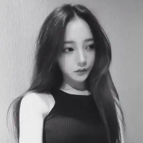 30岁女生微信头像简约气