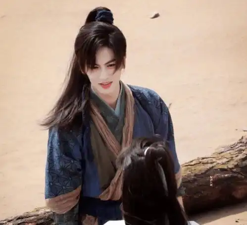  剧版天官赐福演员换了新衣服,谢怜质感欠佳,花城顺眼多了