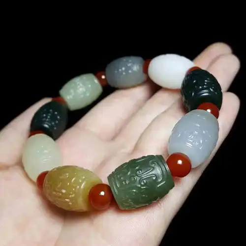  和田玉桶珠的寓意与象征哪个更胜一筹