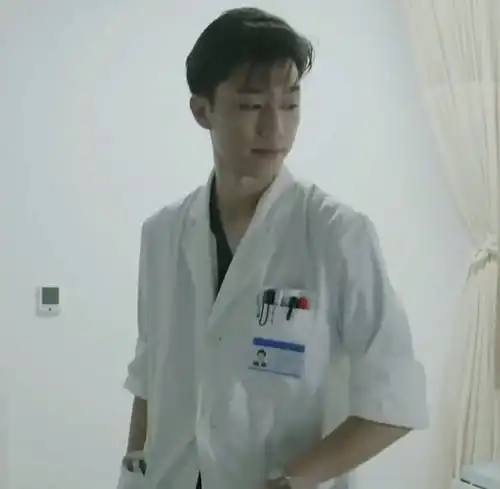  中山大学医学博士,现实版江直树,网友戴上口罩像邓伦
