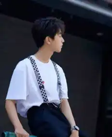  王俊凯减龄背带裤装阳光少年初长成