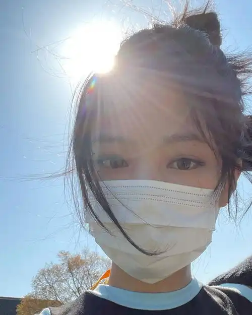  头像又奶又酷的jennie