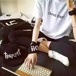 情侣头像不露脸一人一半