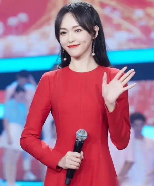  国庆晚会女星真实颜值刘涛皱纹多,万茜法令纹深,关晓彤稳住了
