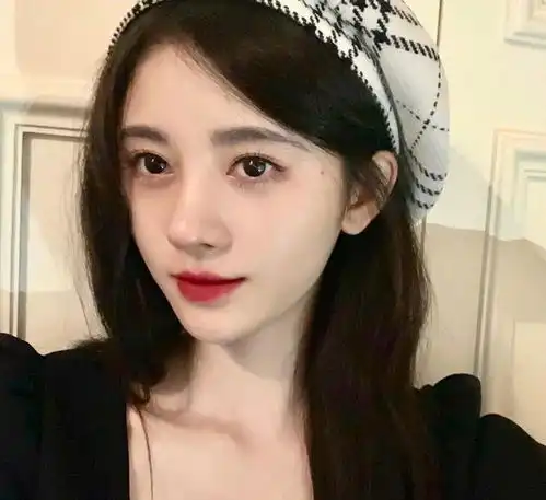 甜美俏皮可爱女生头像鞠