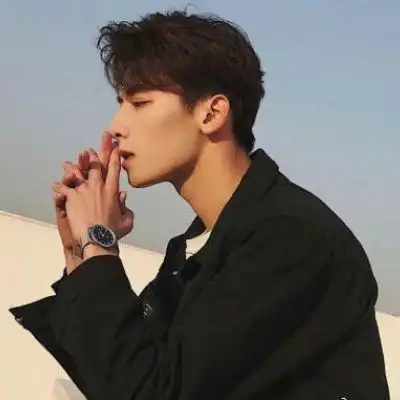 2022文艺清新范超酷的男头希望在奔赴未来的路上